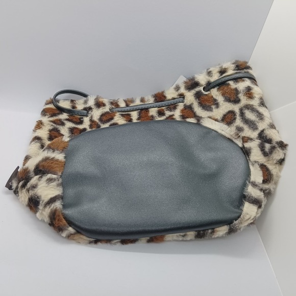 Cinnamoroll (sanrio character) Fur fabric drawstring bag. - Picture 4 of 10